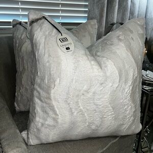 1-NWT CALLISTO HOME IVORY FAUX FUR
DECORATIVE PILLOW